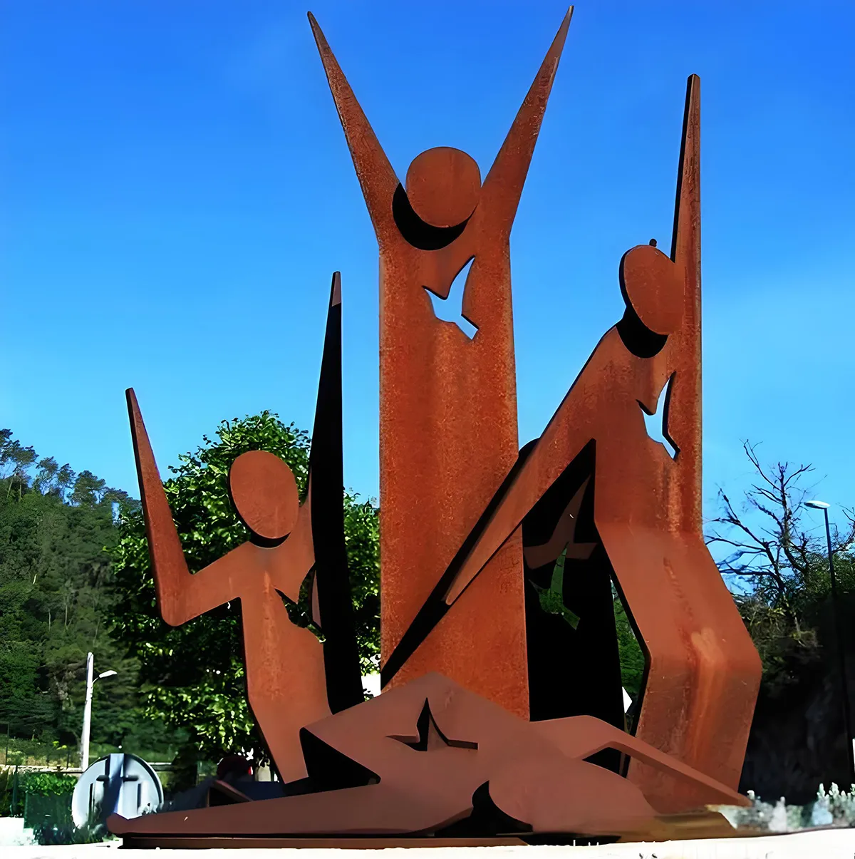 simple three people corten steel figure sculpture